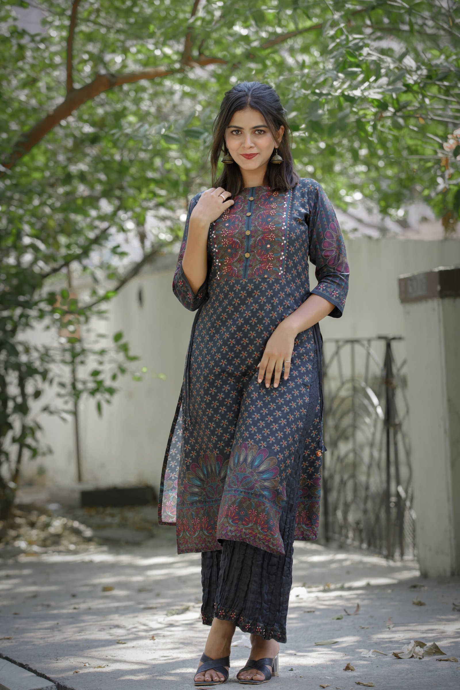 Peacock Black - Image 7